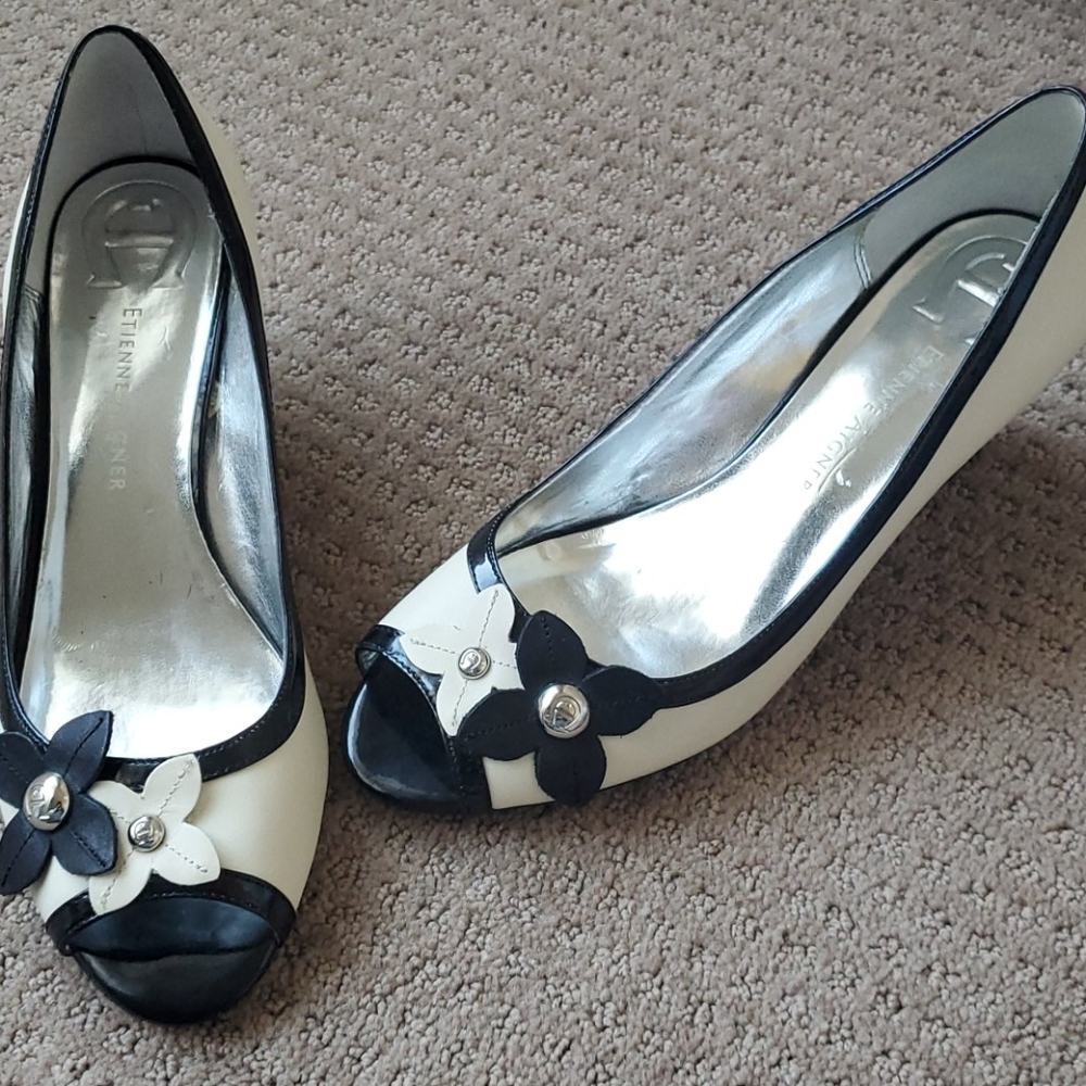 Etienne Aigner flower peep toe wedge heels NWOT